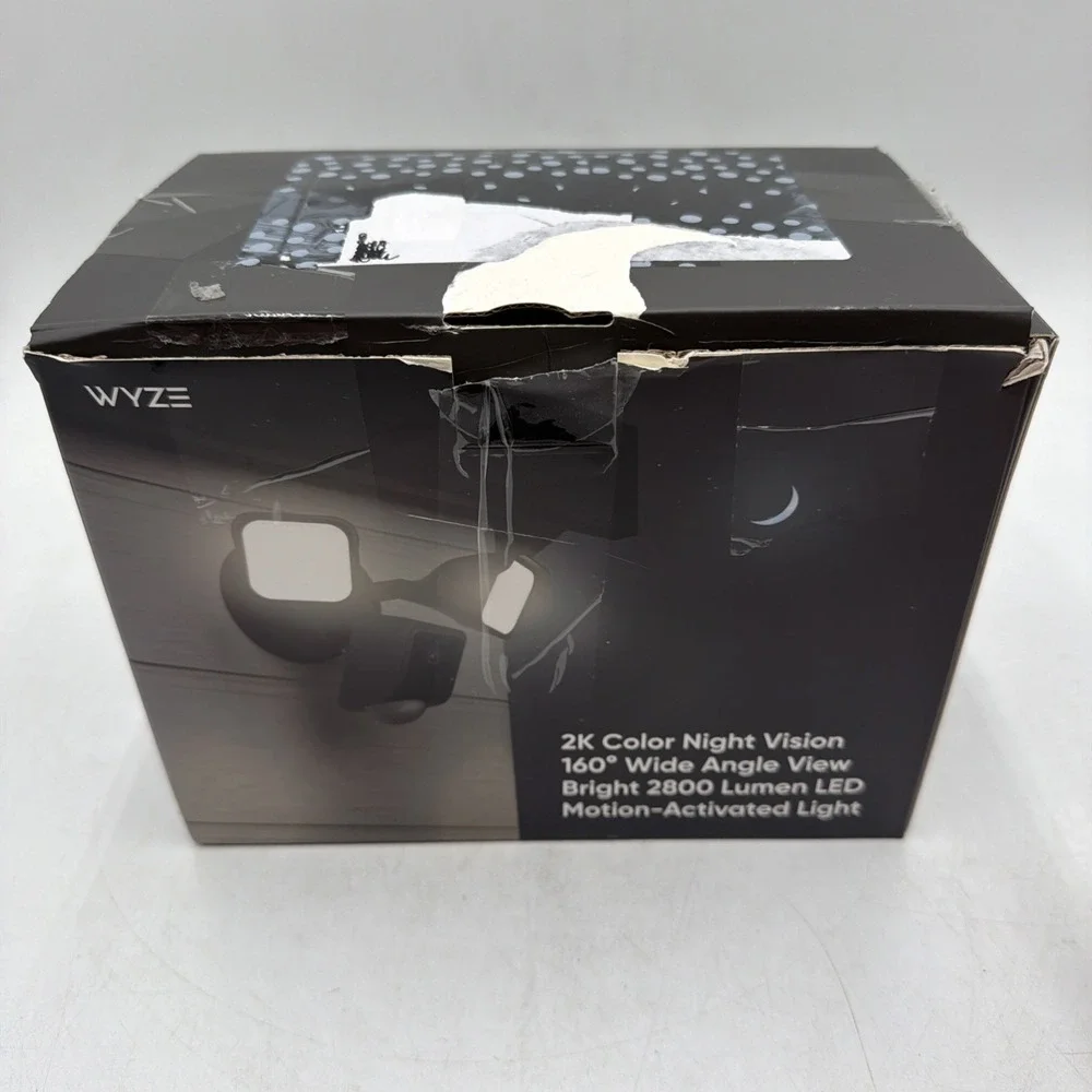 Wyze Cam Floodlight V2 Motion-Activated 2K HD Color Night Vision Camera